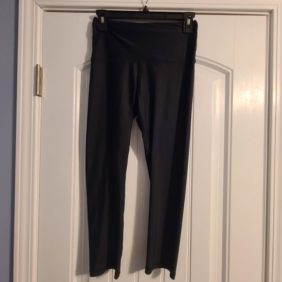 Yoga Democracy Capri Leggings - Picture 1 of 4